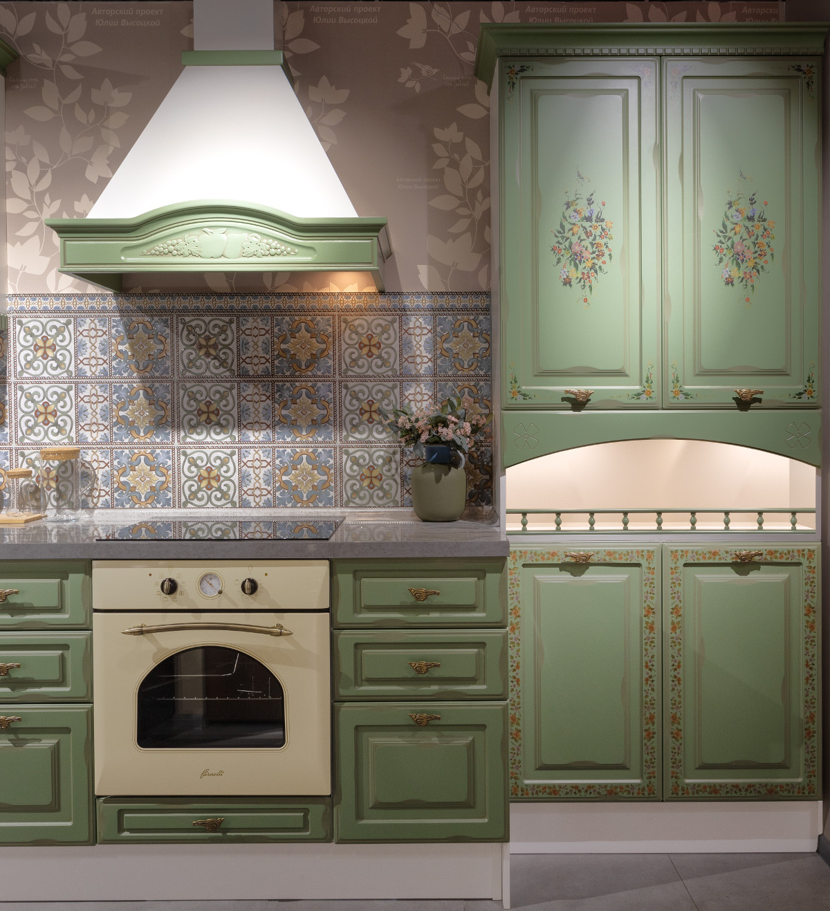 Высоцкая показала интерьер панорамной кухни на их с Кончаловским вилле в Италии